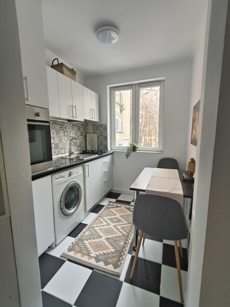 Piata Romana, langa metrou, ap 2 camere recent renovat mobilat, utilat