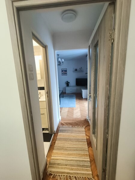 Piata Romana, langa metrou, ap 2 camere recent renovat mobilat, utilat